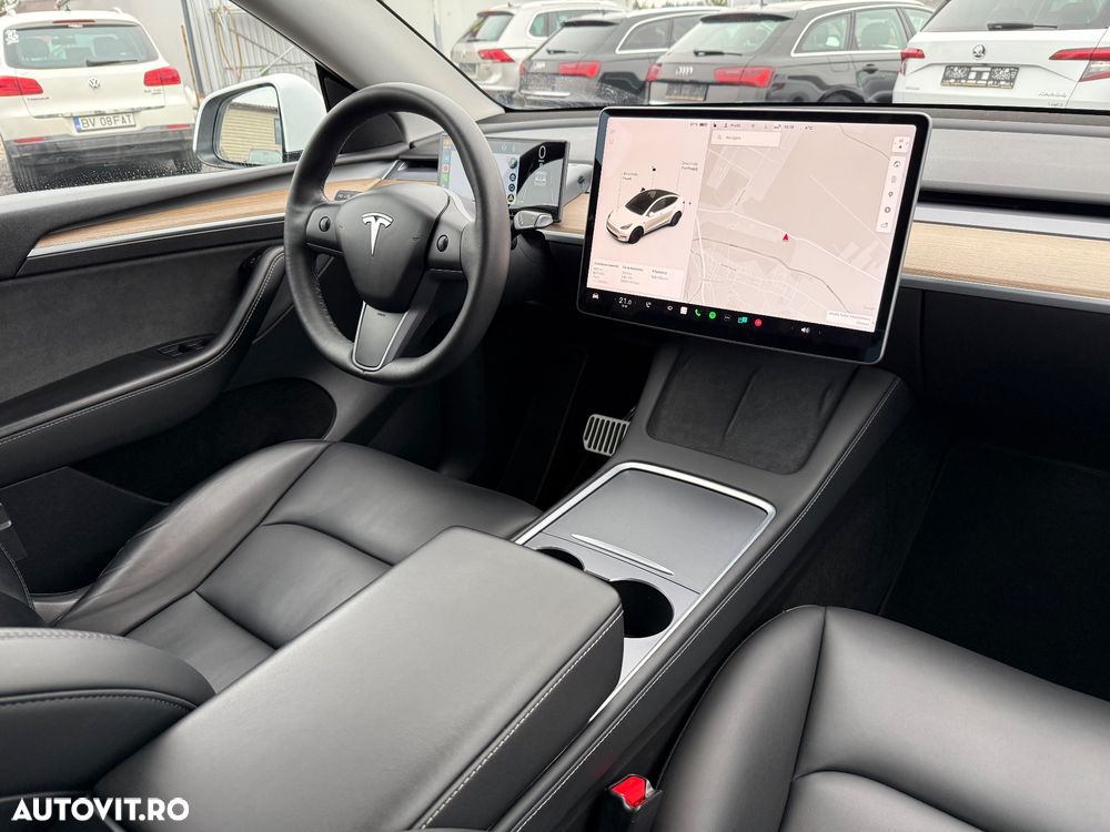 Tesla Model Y AWD Performance - 14