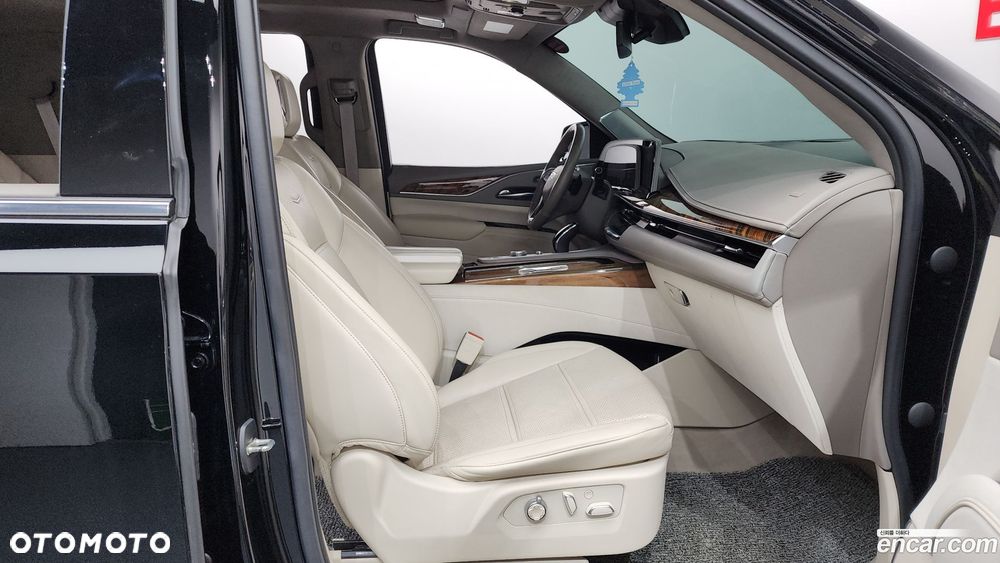 Cadillac Escalade - 12