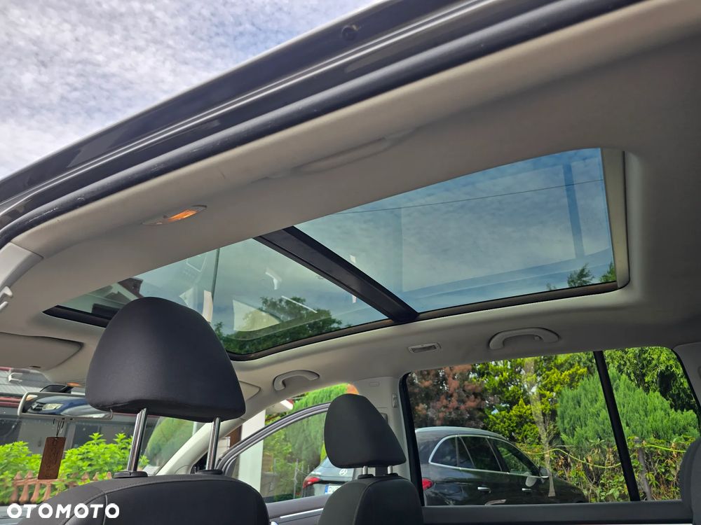 Volkswagen Touran - 36