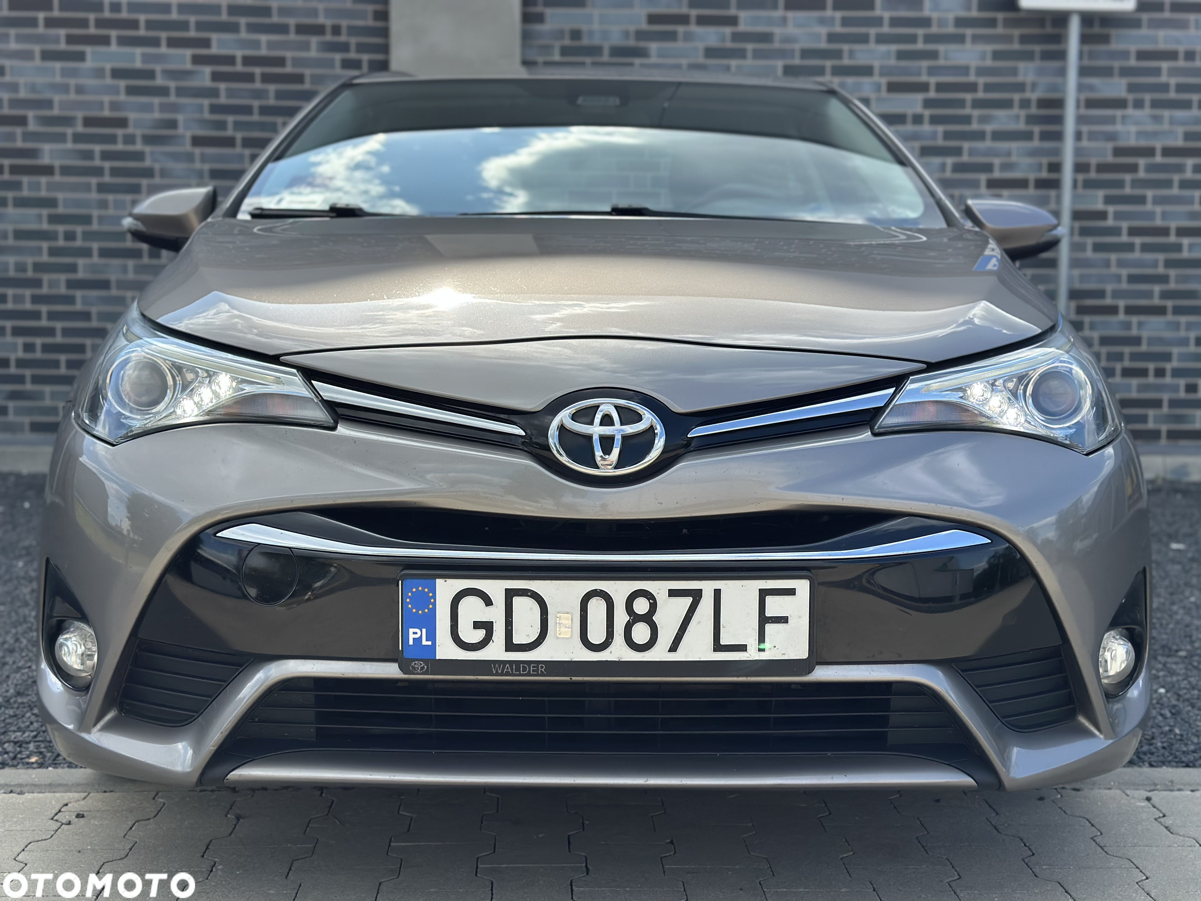 Toyota Avensis 1.6 Active - 19