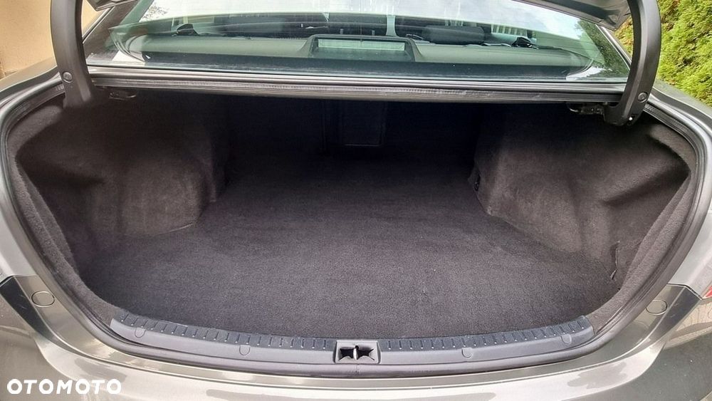 Toyota Avensis - 18