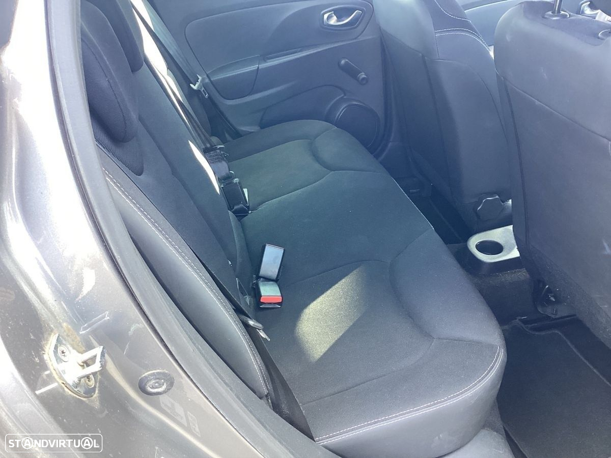Renault Clio 1.2 16V 75 LIMITED - 9