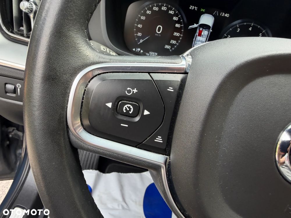 Volvo XC 60 T4 Momentum Pro - 23