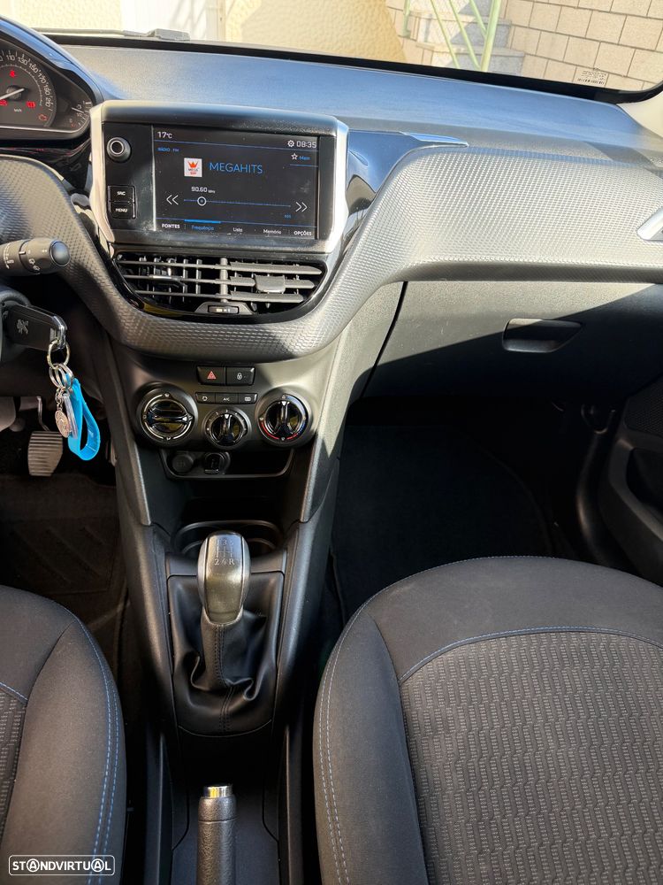 Peugeot 208 1.2 PureTech Style - 12