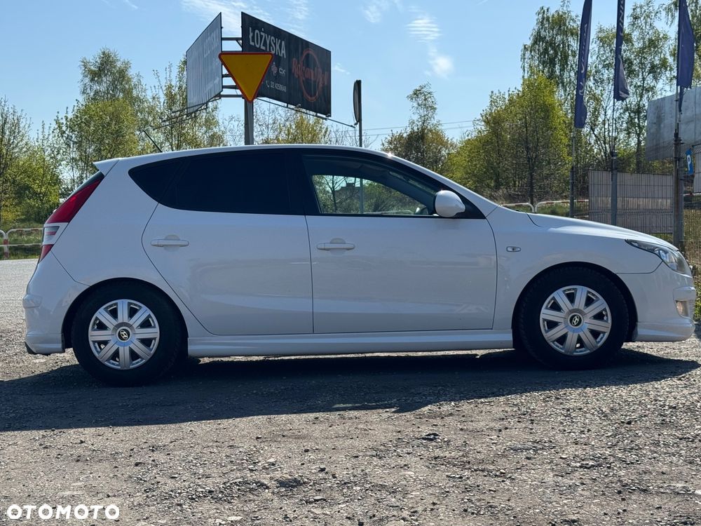 Hyundai i30 1.6 Classic + - 12