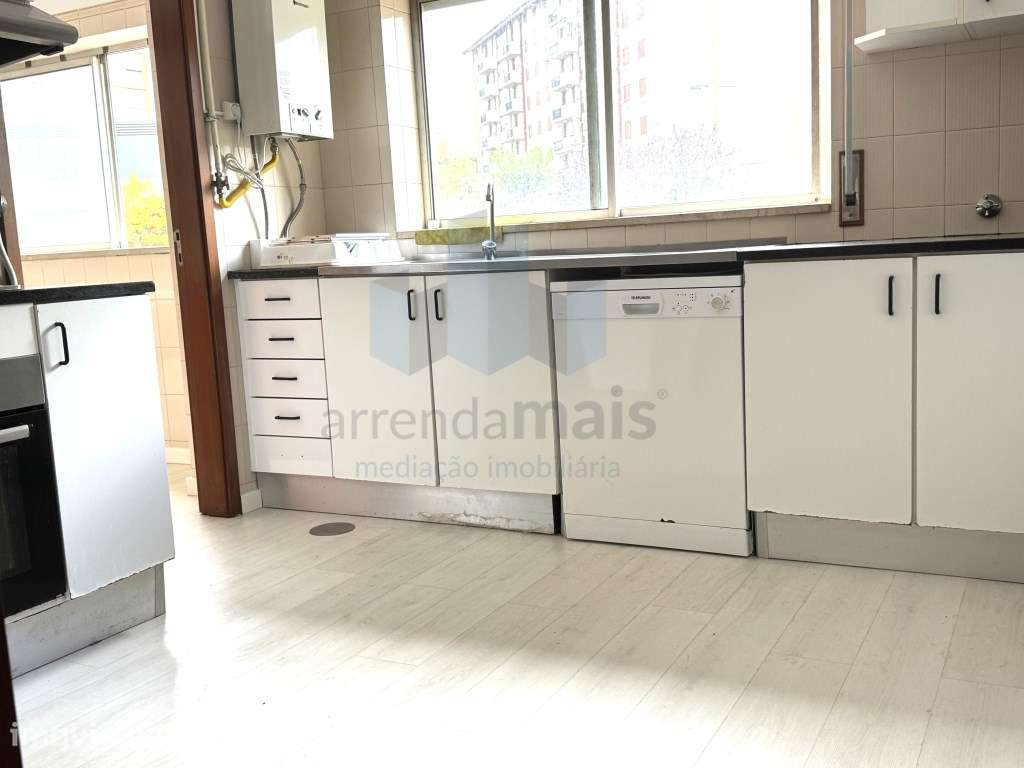 Vende-se apartamento T3 no centro da Solum, em Coimbra - Grande imagem: 3/19