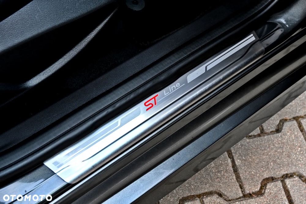 Ford Focus 1.5 EcoBoost ST-Line - 38