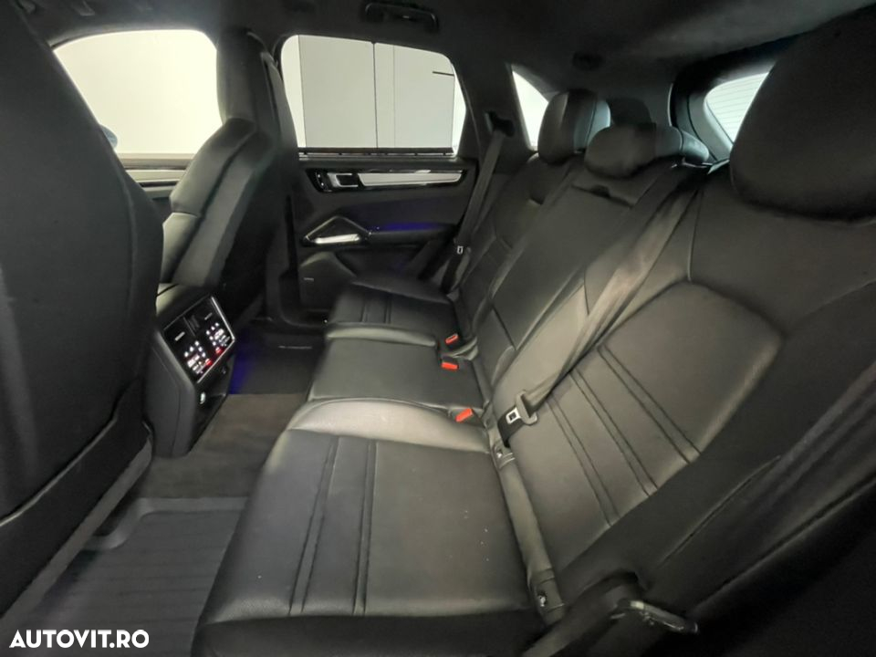 Porsche Cayenne Turbo - 21