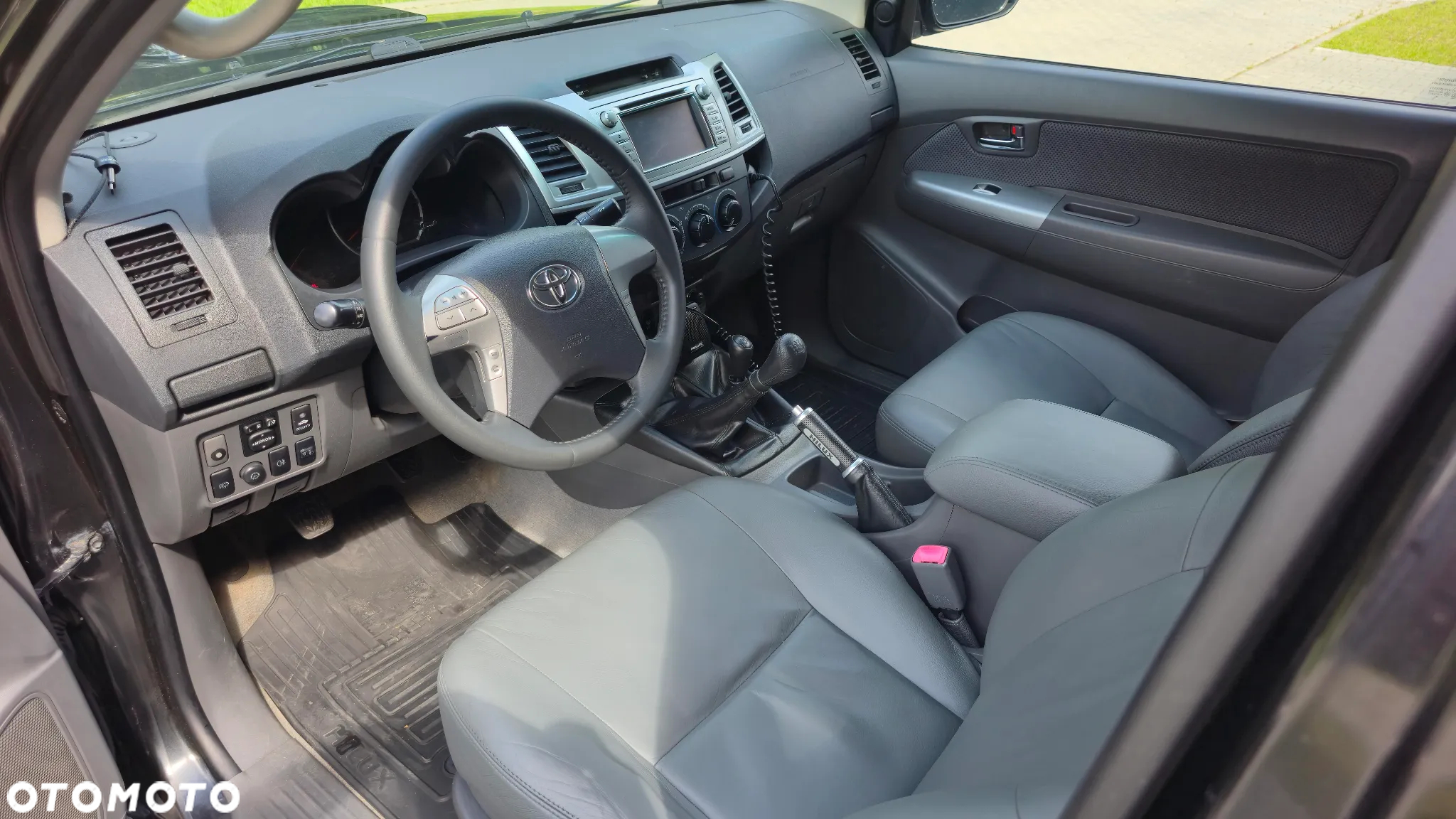 Toyota Hilux 2.5 D-4D SR - 25