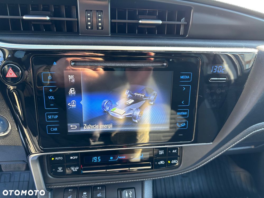 Toyota Auris Hybrid 135 Prestige - 26