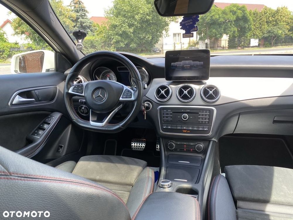 Mercedes-Benz GLA 250 4-Matic AMG Line - 18