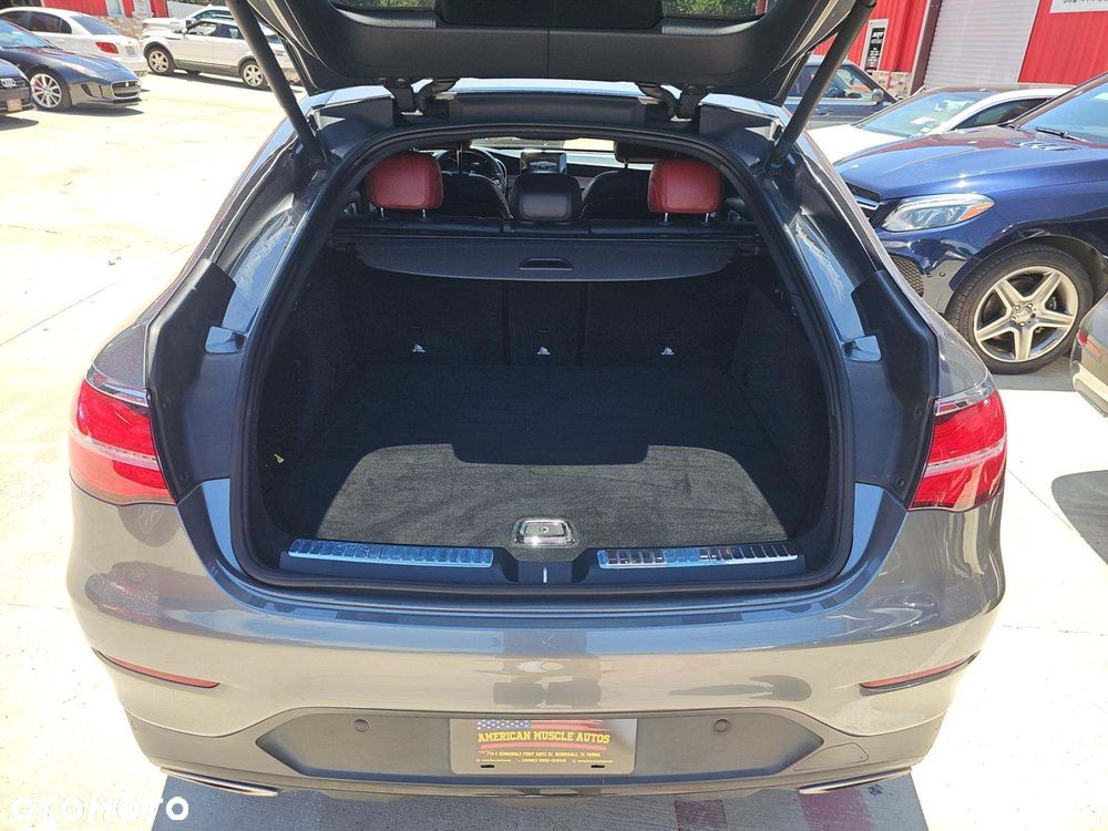 Mercedes-Benz GLC 300 4Matic 9G-TRONIC AMG Line - 10