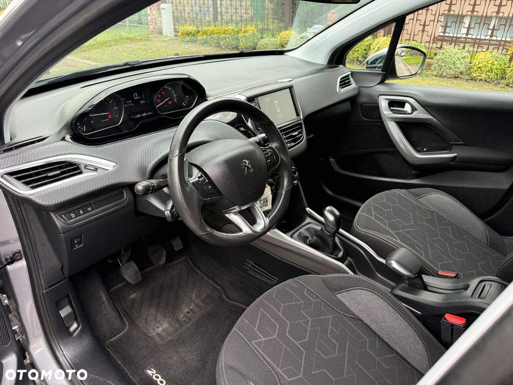 Peugeot 2008 1.2 Pure Tech GPF Allure S&S - 18