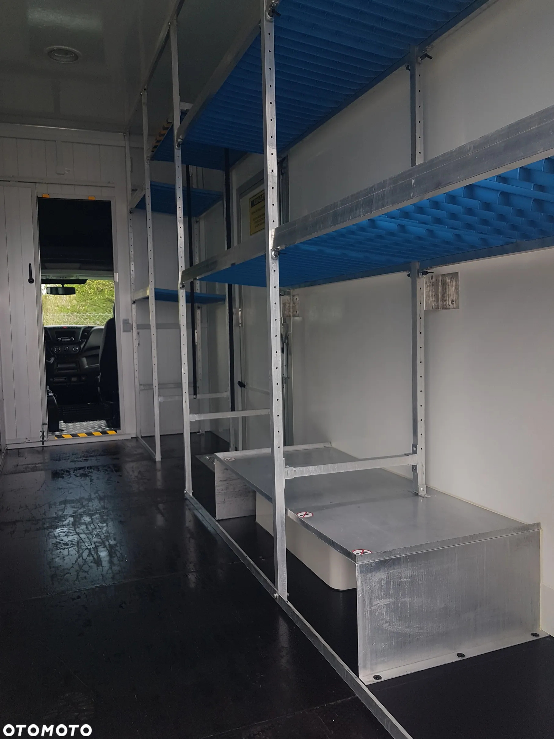 Iveco DAILY KONTENER NISKOPODŁOGOWY 4,43x2,23x2,42 SKLEP FOODTRUCK BAR KLIMA KONIOWÓZ KAMPER - 30