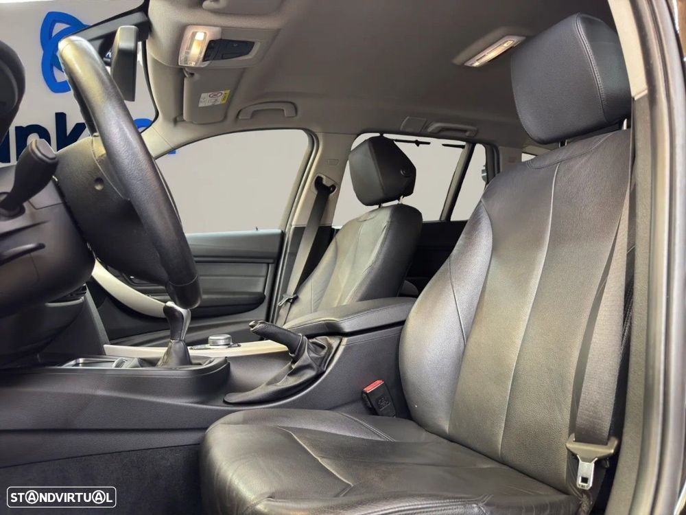 BMW 318 d Line Sport - 17