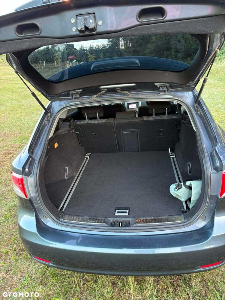 Toyota Avensis - 8