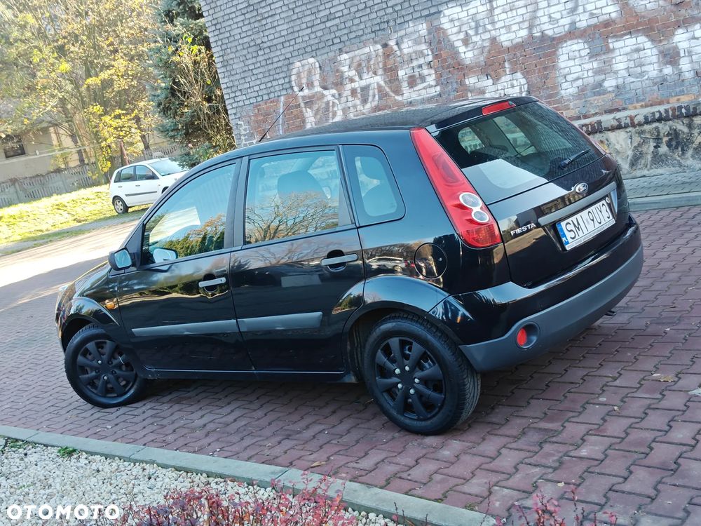 Ford Fiesta 1.3 Ghia - 32