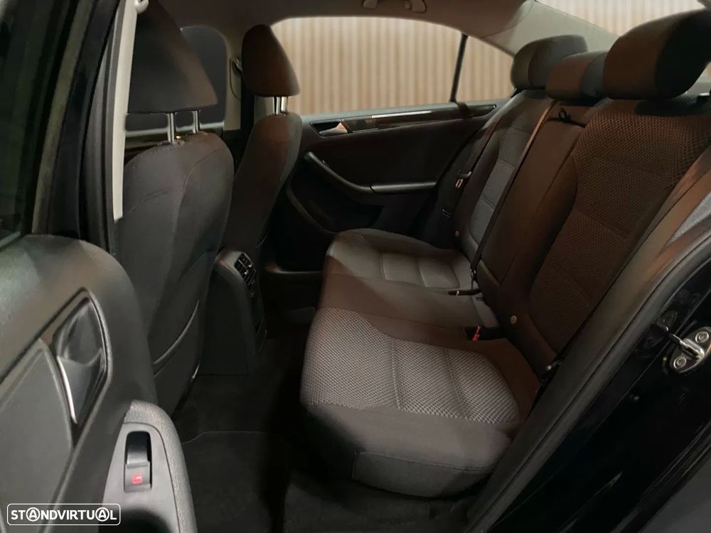 VW Jetta 2.0 TDI Confortline - 18