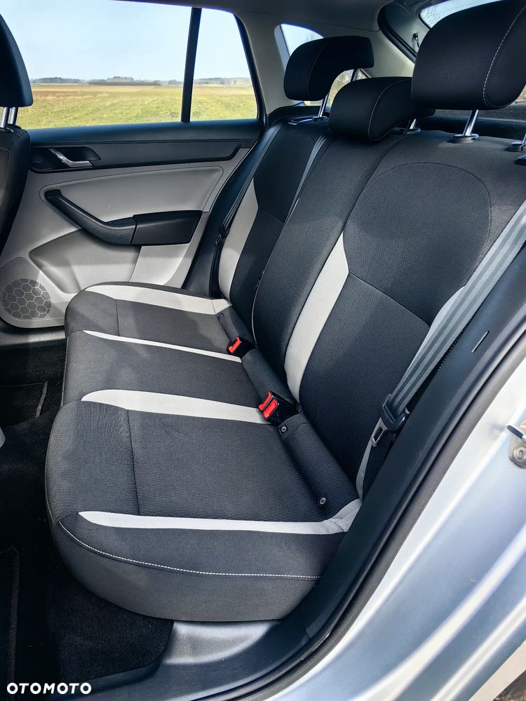 Skoda RAPID Spb 1.2 TSI Style Plus - 18