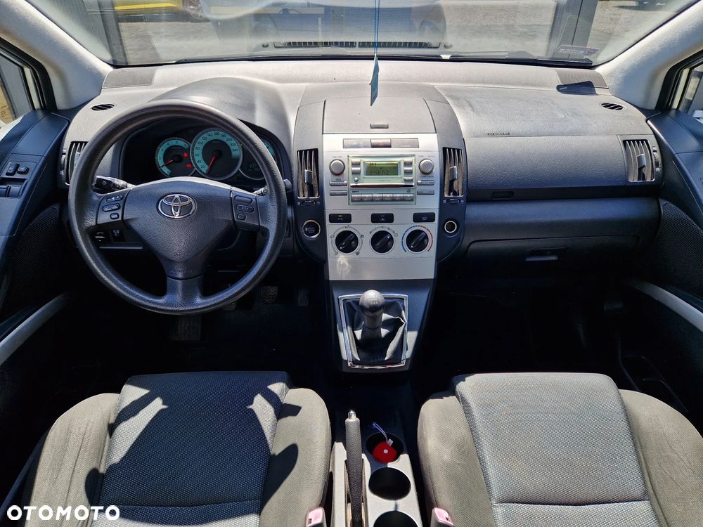 Toyota Corolla Verso - 14