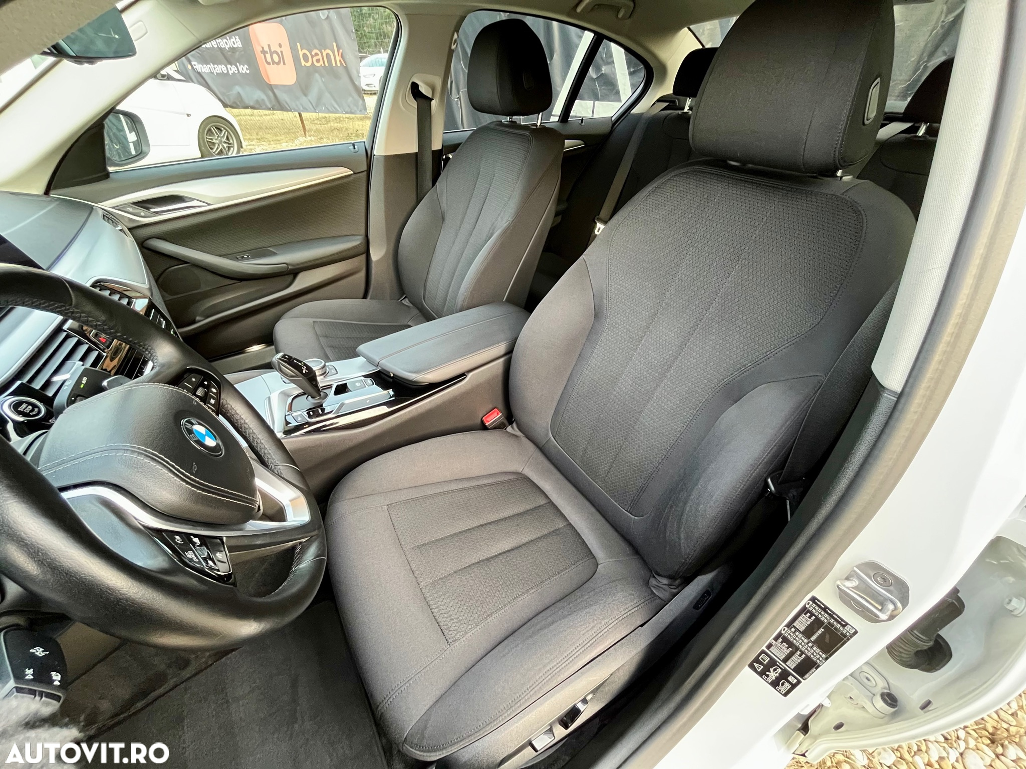 BMW Seria 5 530i xDrive AT - 28