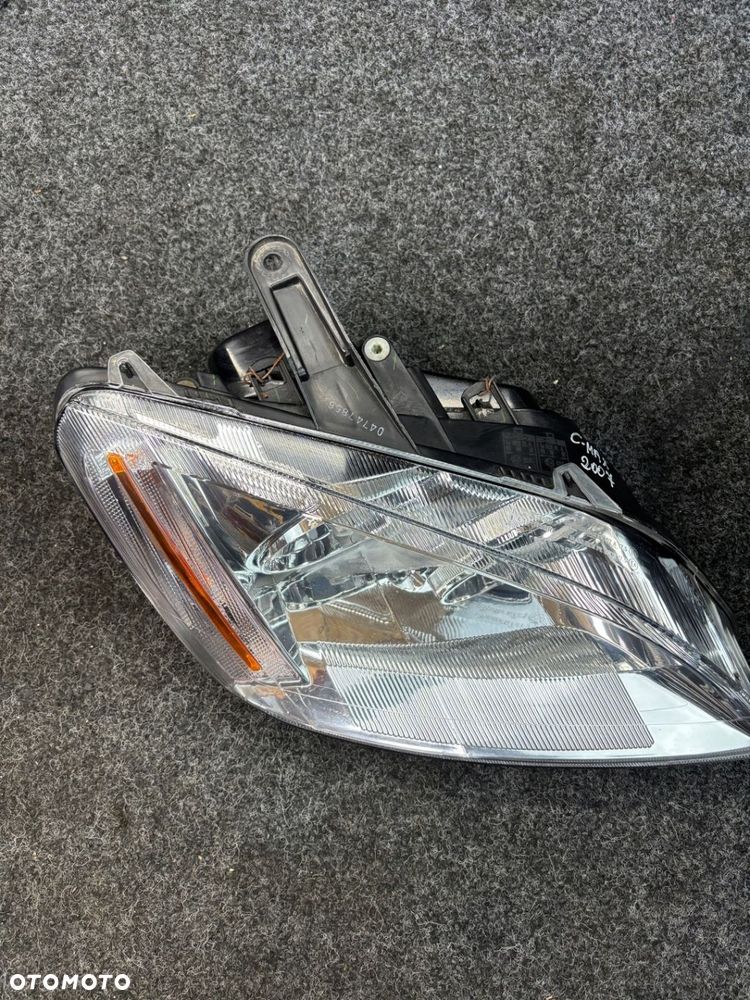 ford c-max prawa lampa przód 084311158R - 4