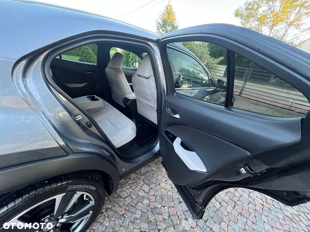 Lexus UX 250h Elegance 2WD - 28