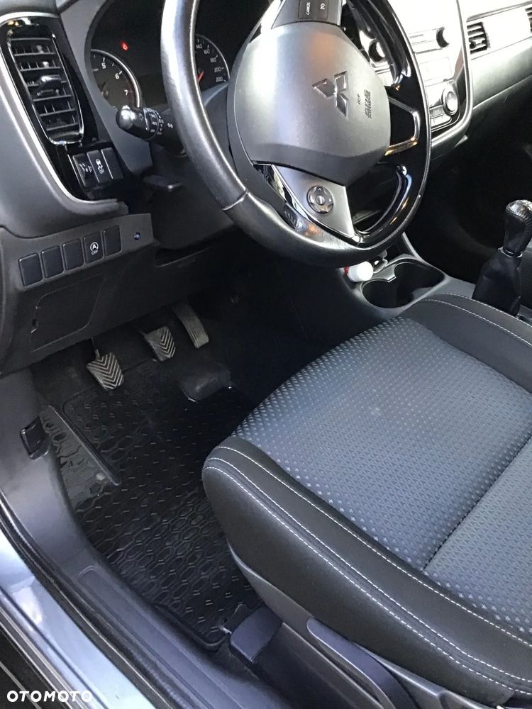 Mitsubishi Outlander - 6