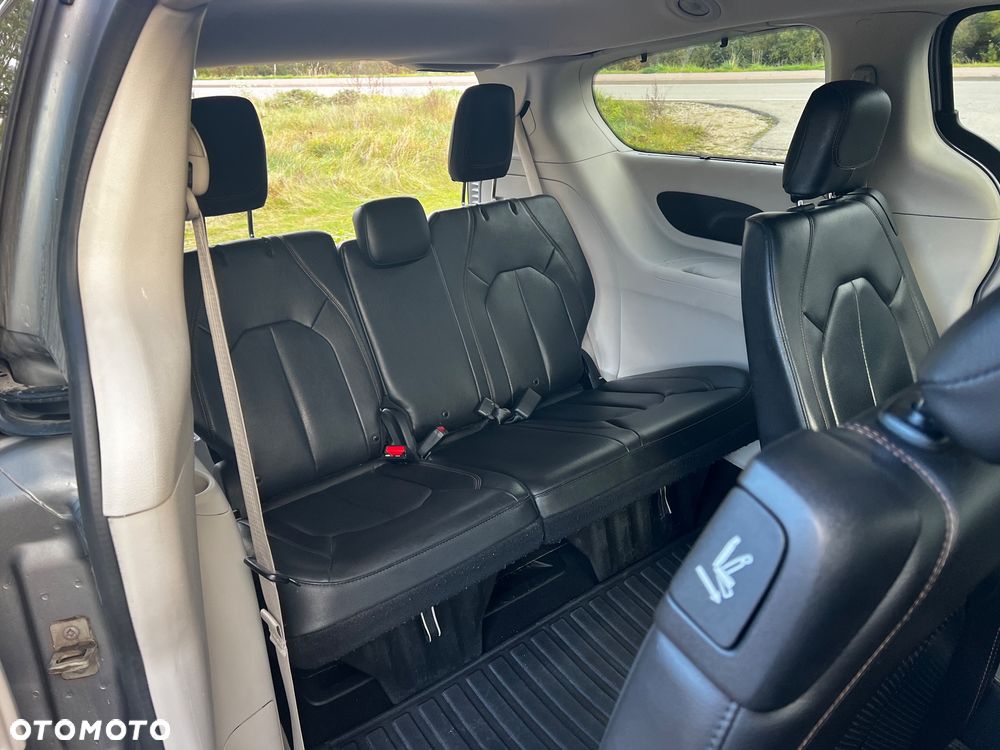 Chrysler Pacifica - 18