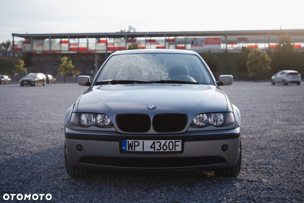 BMW Seria 3 318i - 5