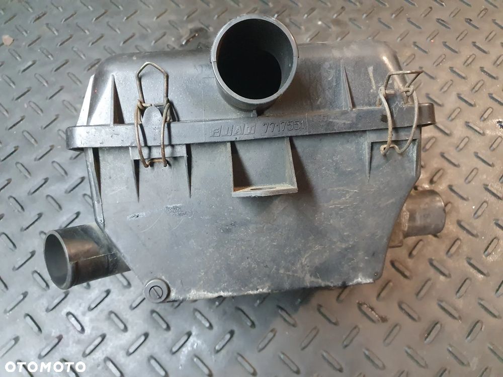 Fiat Seicento / Cinquecento Obudowa filtra powietrza 7717551 0,9 POSIADAM 2 SZT - 2