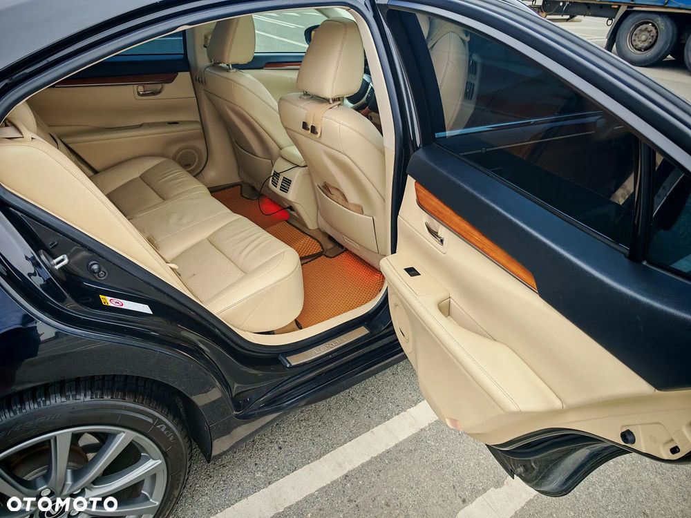 Lexus ES - 16