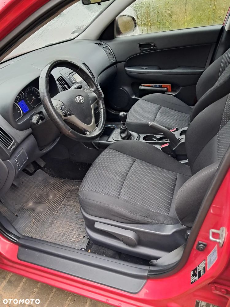 Hyundai i30 1.4 Base + - 7