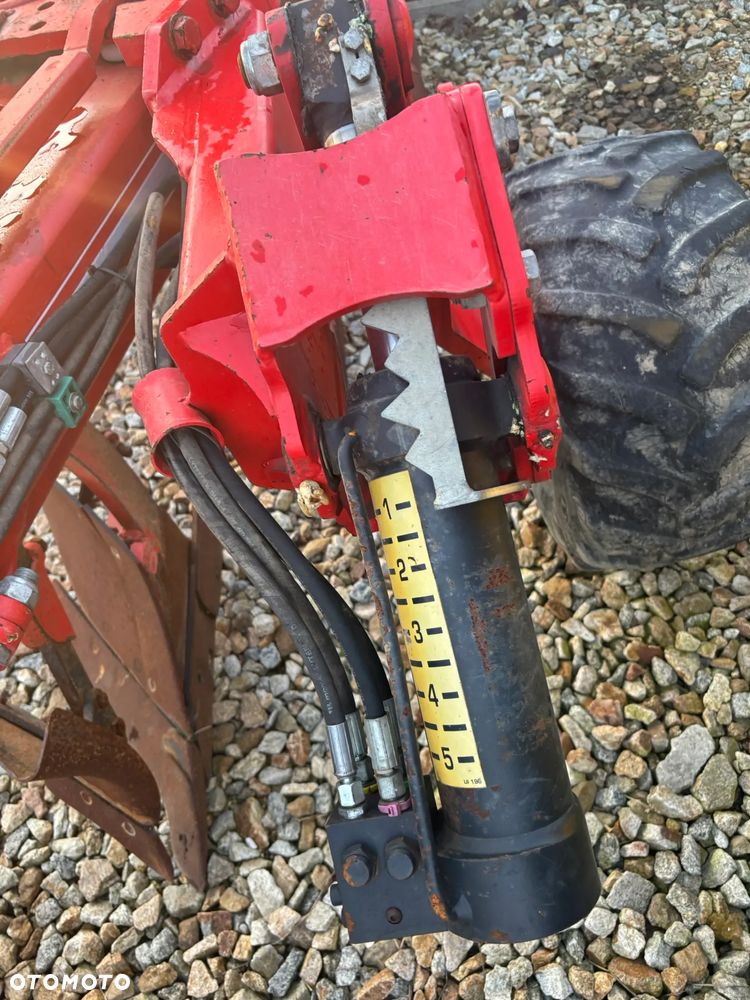 Gregoire Besson RWY 6 - 17