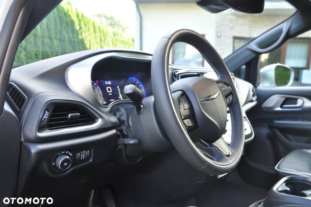 Chrysler Pacifica - 28