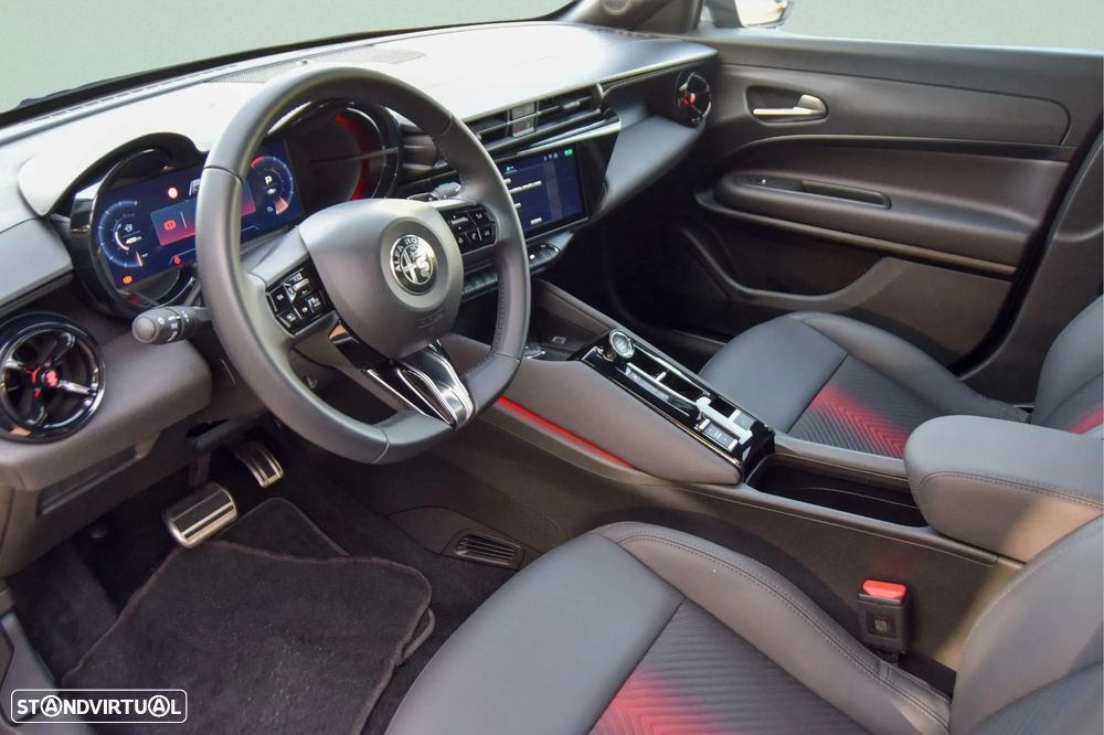 Alfa Romeo Junior 1.2 Sport Speciale eDCT6 - 9