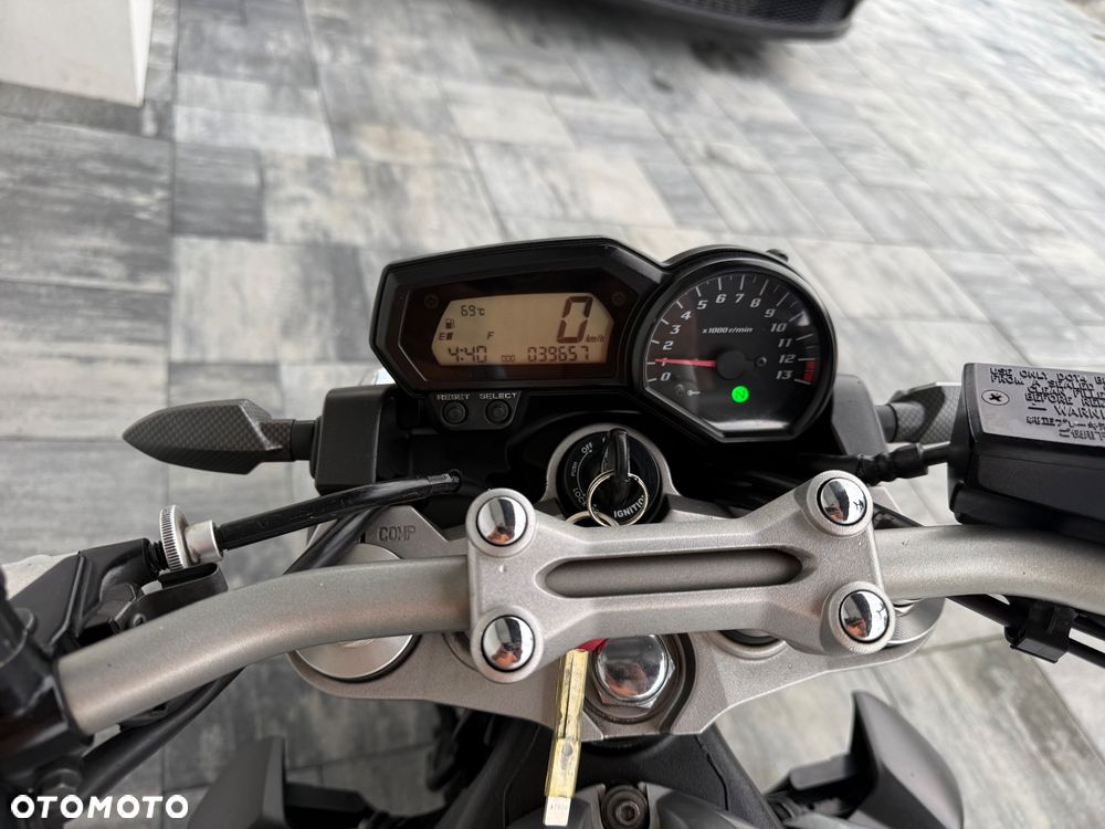Yamaha FZ - 16