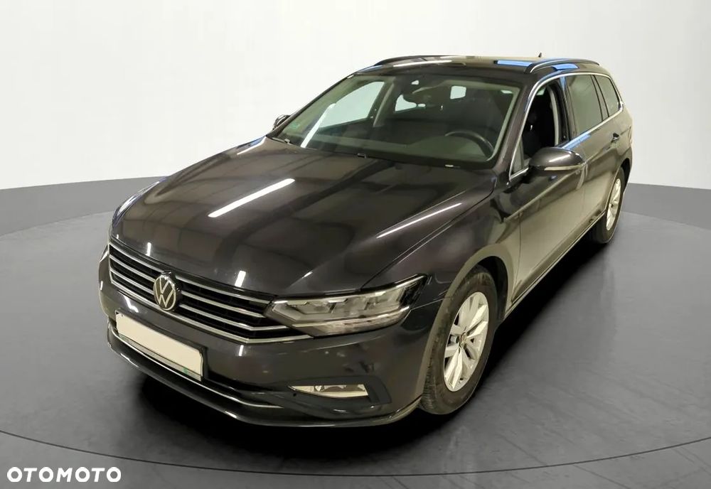 Volkswagen Passat - 1