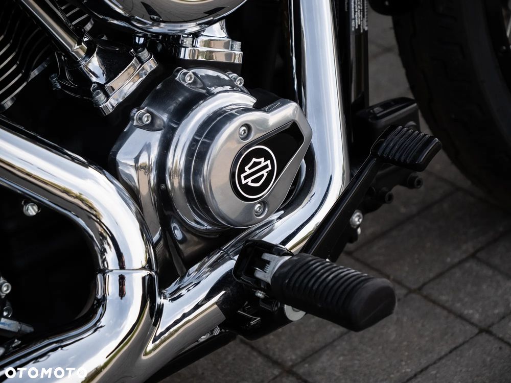 Harley-Davidson Softail Street Bob - 20