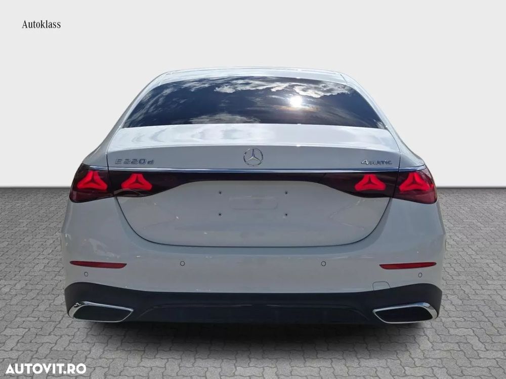 Mercedes-Benz E 220 d 4MATIC MHEV - 6