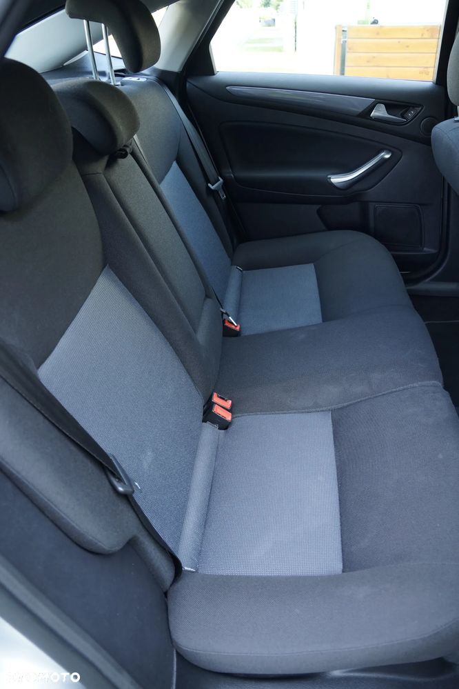 Ford Mondeo 1.6 T Ambiente - 9