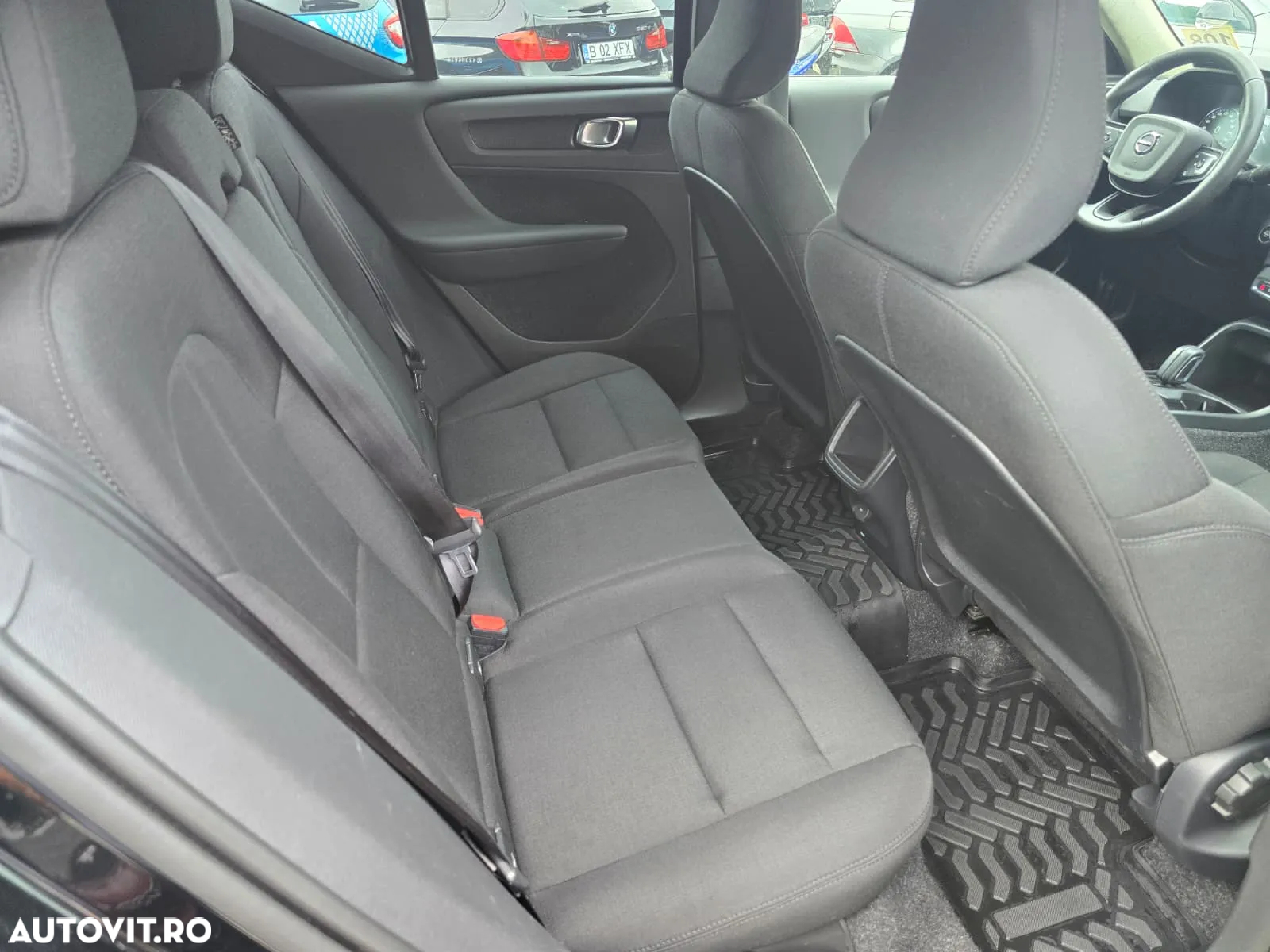 Volvo XC 40 D4 AWD Geartronic Momentum Pro - 9