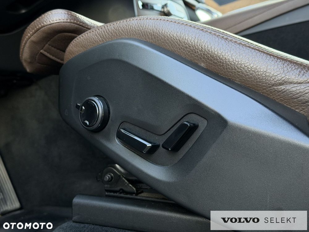 Volvo XC 90 - 22