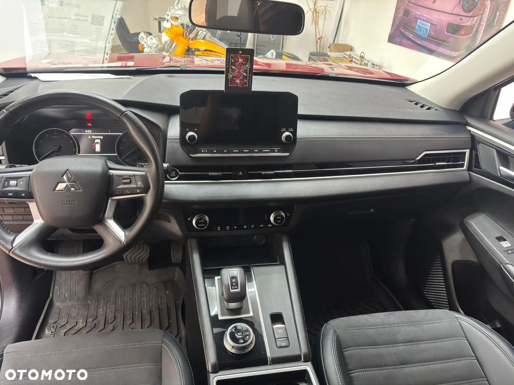 Mitsubishi Outlander - 11