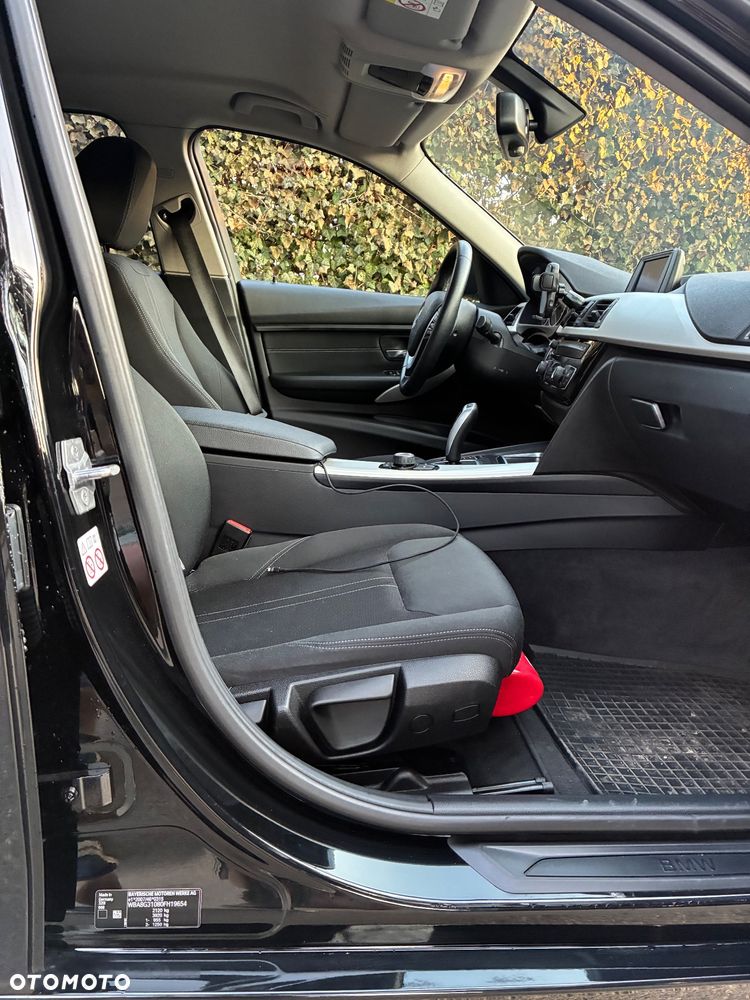 BMW Seria 3 320i Advantage - 40