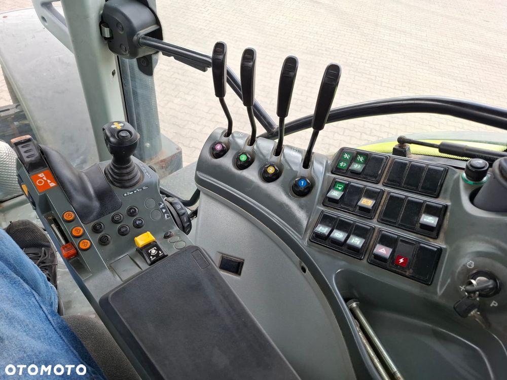 Claas ARION 650 - 8