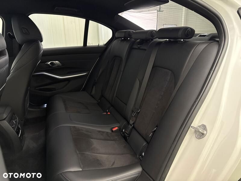 BMW Seria 3 318i M Sport - 20