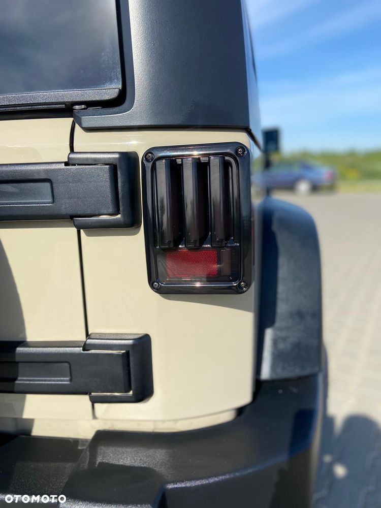 Jeep Wrangler 3.6 Unlim X - 24