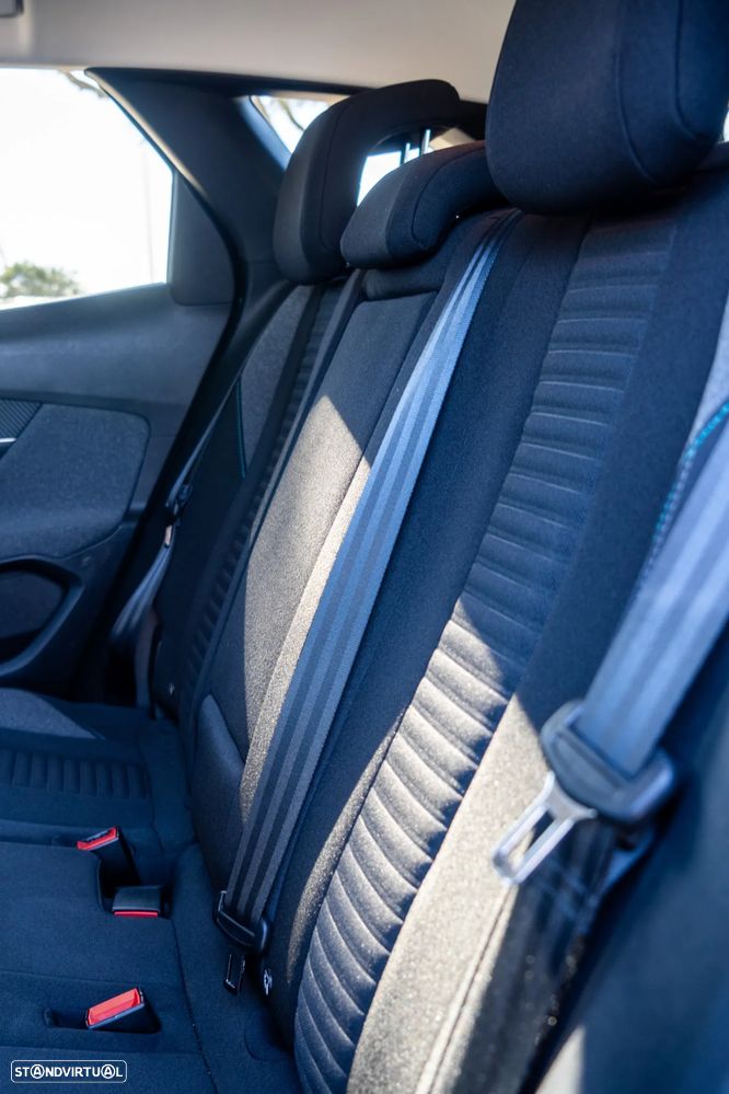 Peugeot 3008 1.5 BlueHDi Allure EAT8 - 8