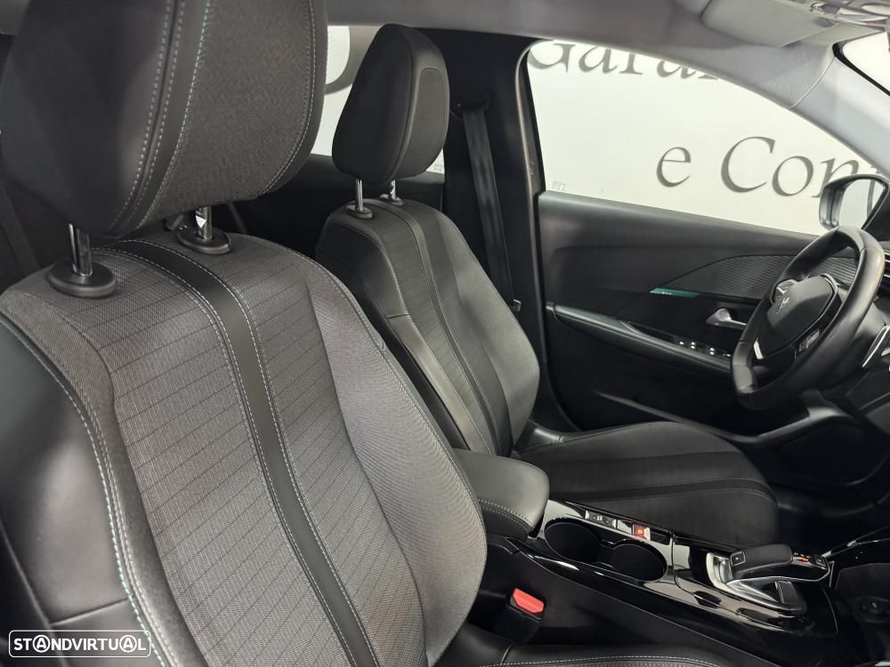 Peugeot 208 1.2 PureTech Allure EAT8 - 36